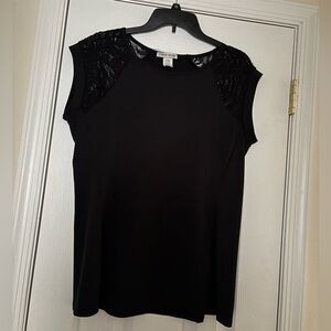 Carol Rose size M Black Lace Accent Top